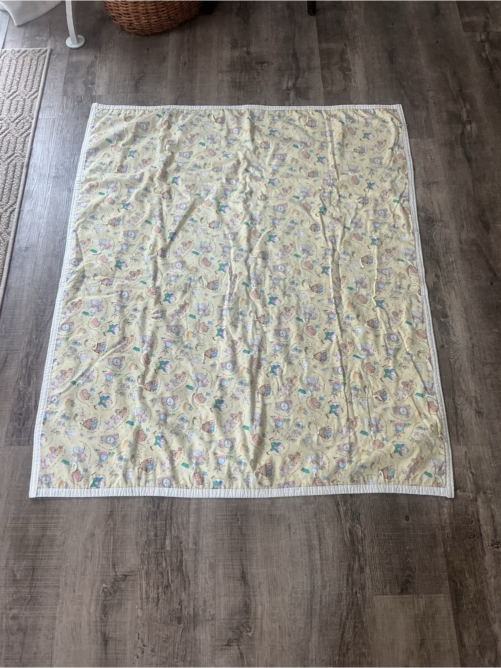 Vtg Mother Goose Nursery Rhyme Baby Quilt Yellow Panel Blanket 43x51.5 1990s - Picture 2 of 10
